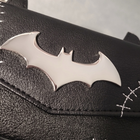 Batman trifold wallet/clutch with zip. - Picture 9 of 15